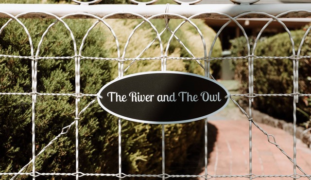 Luxury Couples' Retreat Beside the Beautiful Barwon River