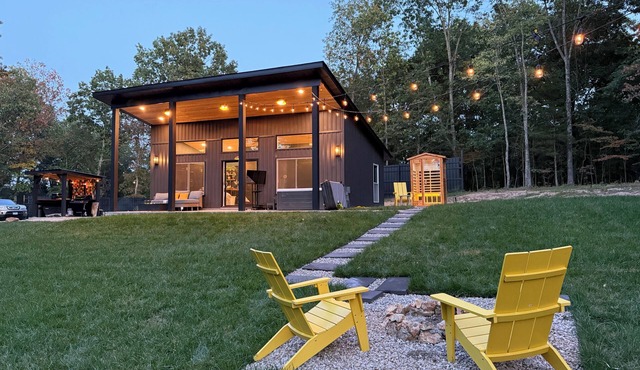 Luxury Couples Retreat with Hot Tub and Sauna