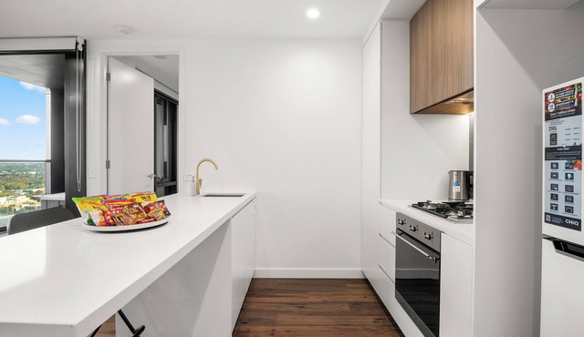 Luxury & Cozy Box Hill living | Shared Pool & Gym