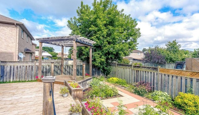 Luxury Cozy Family Retreat w/King Bed | BBQ Grill | Game Room | Garden View