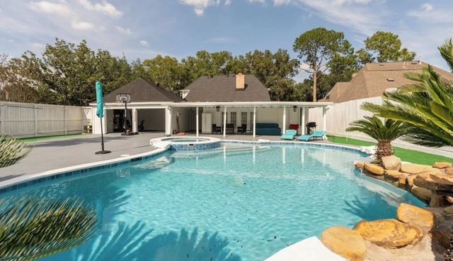 Luxury Cozy House with Heated Pool