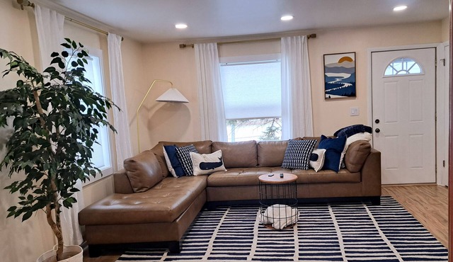 Luxury Cozy Stay-Near Six Flags, Navy Base