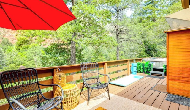 Luxury Creek Home with Spa, Sauna & Views