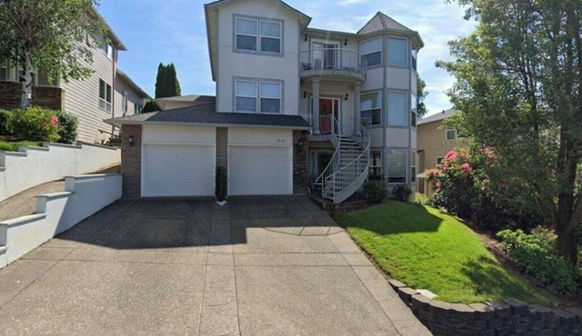 Luxury Creekside Estate for extended stay in South Salem