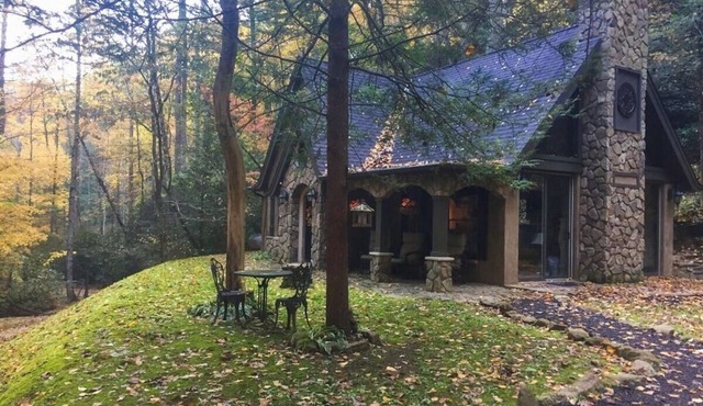 LUXURY Creekside Story Book Cottage 5 Secluded Acres of Lush FOREST & STREAMS