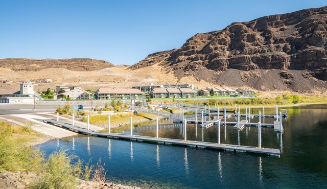 Luxury @ Crescent Bar! Pool & Free Golf!