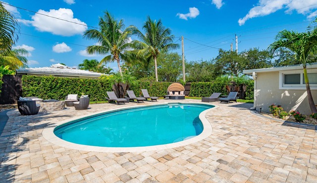 LUXURY D/T OASIS 4/4 SLEEPS 12 BEACHES & NIGHTLIFE