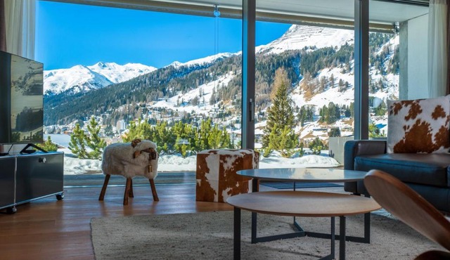 Luxury Davos Apt for 4 with Panorama Terrace & 5-star Hotel Spa Access