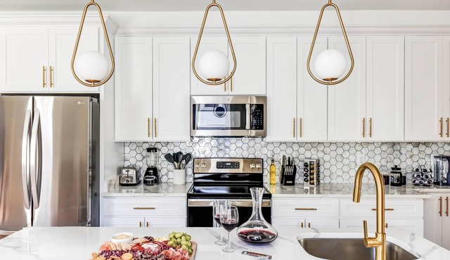 Luxury DC-Themed 6BR + Parking | 2 Blocks to Metro