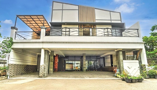 Luxury Deluxe DBL Retreat W/Free WiFi and Parking
