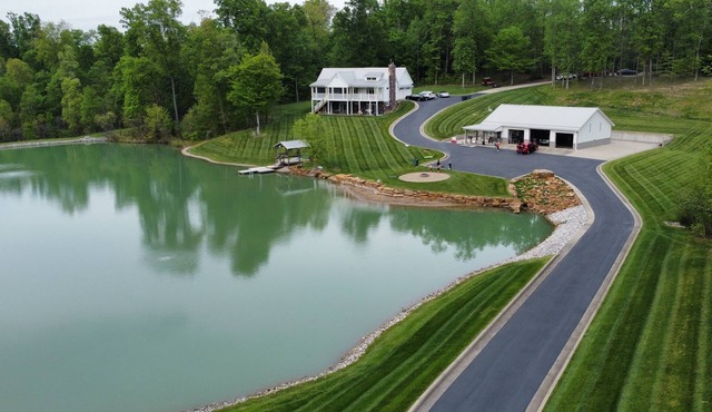 Luxury Derby Estate Retreat - 20 Acres - 35 Min to Churchill Downs