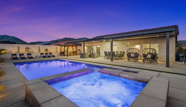 Luxury Desert Hot Springs 4BR/3BA Vacation Home/Private Pool & Mountain Views