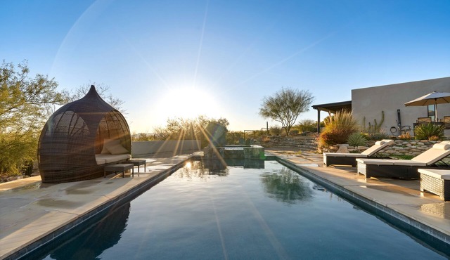 Luxury Desert Escape Pool, Spa, Pickleball, Basketball Scenic Foothills Views