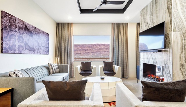 Luxury Desert Retreat a Thrill Seekers Dream!