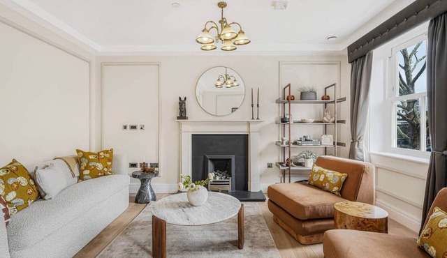 Luxury Designer 5 Bed House Fulham | BeeMyGuest®