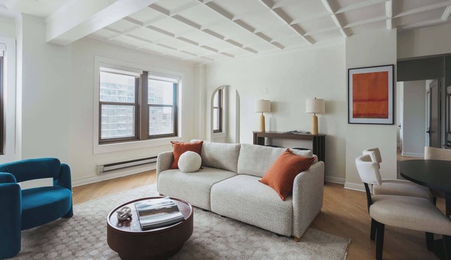 Luxury Designer Apartment 1202|Gold Coast/Old Town