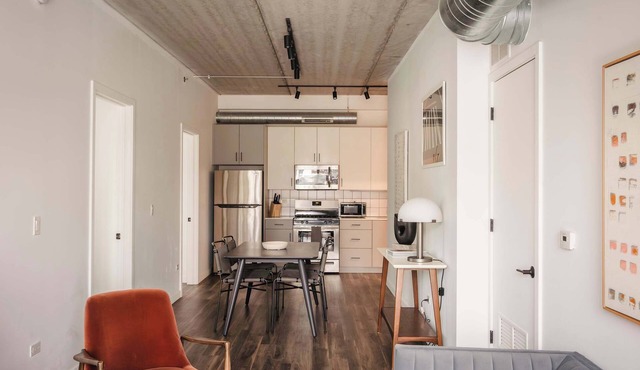 Luxury Designer Loft 202 | River North
