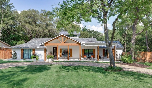 LUXURY DESIGNERS HOME by Gaylord/Lake Grapevine/Slps 24/POOL/DFW Airport