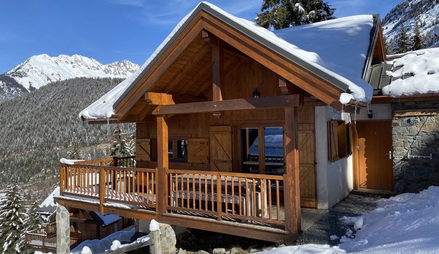 Luxury detached 10 person chalet near the ski slope in Oz/Alpe d'Huez