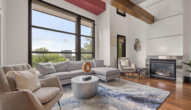 Luxury Detached Home w/City Views & Hot Tub!