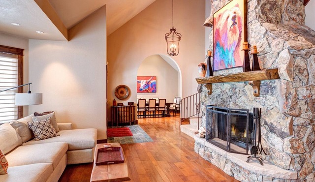 Luxury, dog-friendly home with private hot tub, and unparalleled views