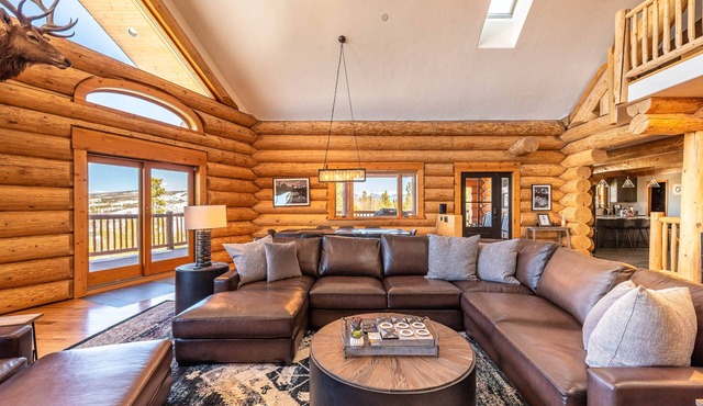 Luxury, Dog-Friendly Cabin w/Huge Mountain Views!, Luxury, Dog-Friendly Cabin w/Huge Mountain Views.