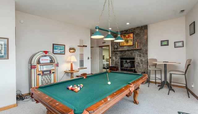 Luxury Dog Friendly Escape w/Hot Tub & Views