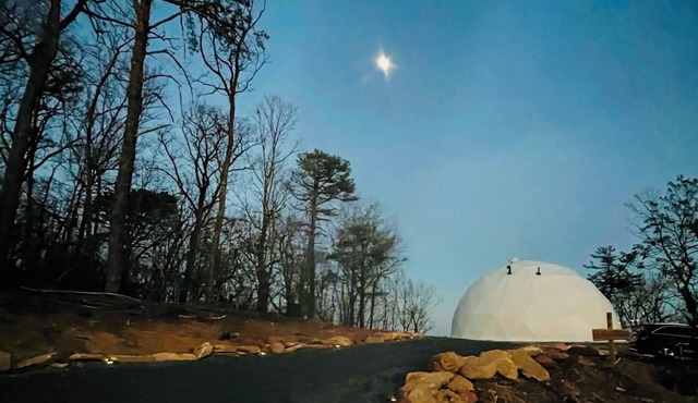 Luxury dome - hot tub-star glazing romantic getaway