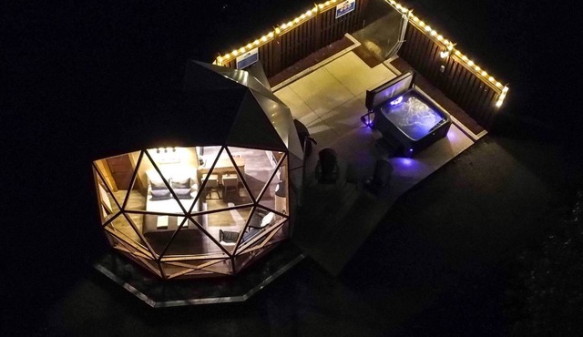 Luxury Dome with Hot Tub for Relaxing Glamping Escapes to Flatlands, New Brunswick