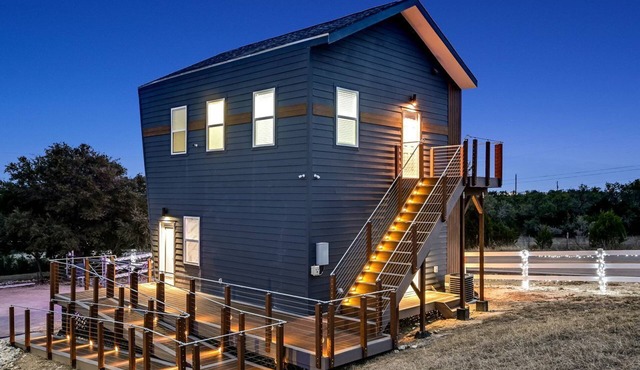 Luxury Dome with Hot Tub for Glamping near Austin