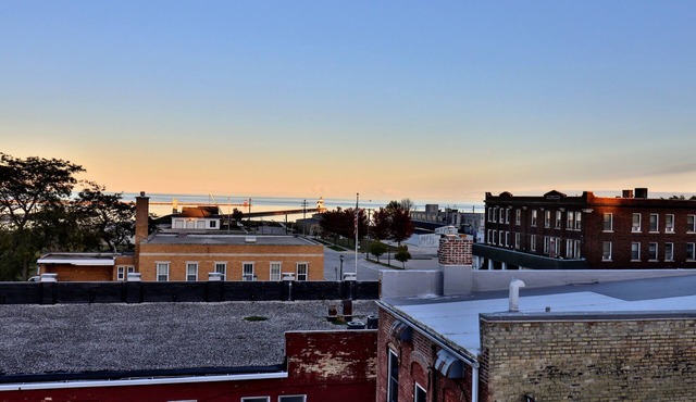 Luxury Door Peninsula Loft Apartment - 30 Mins from Lambeau Field