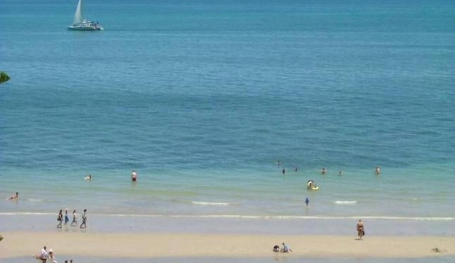 Luxury, Downstairs Grandview House Apartment. Opposite Colley Reserve & beach.