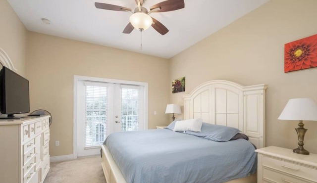 Luxury Downtown 2/2 Condo- Pool