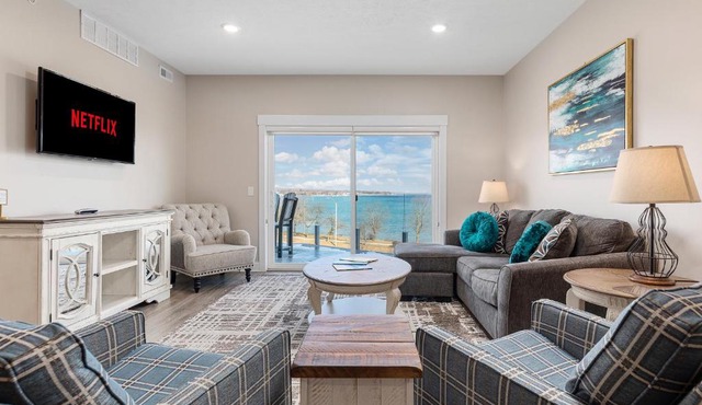 Luxury Downtown 2BDR Lake View 1st Floor Condo on West Bay 104E