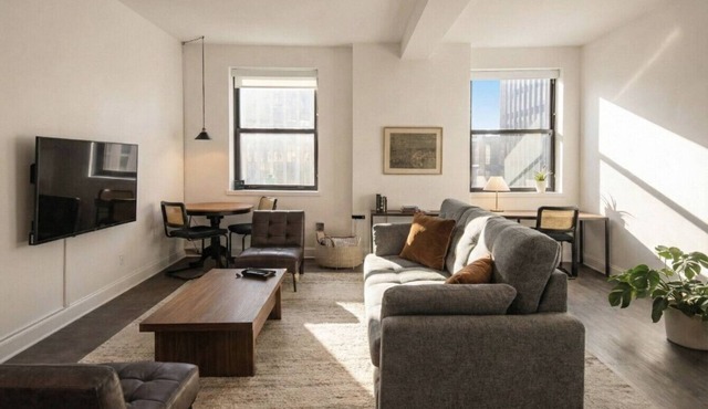 Luxury Downtown Apt with Parking, Gym, and Lap Pool