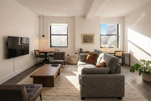 Luxury Downtown Apt with Parking, Gym, and Lap Pool