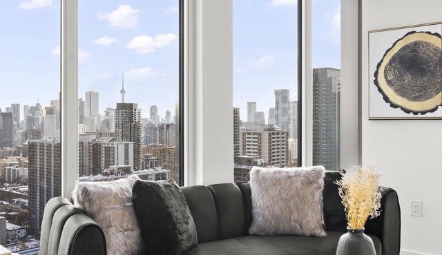 Luxury Downtown Condo - Million Dollar City Views!