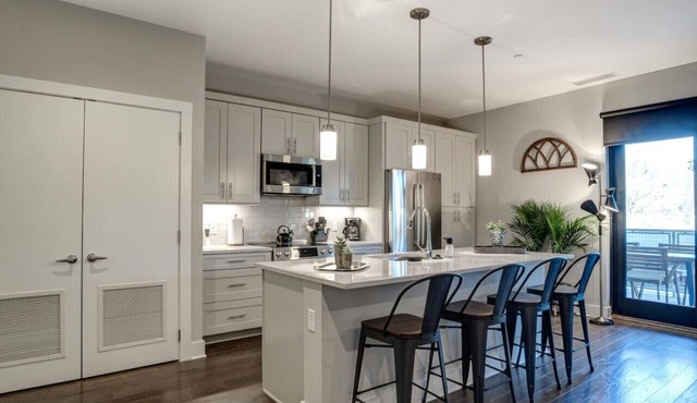 Luxury Downtown Condo City Center