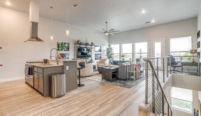 LUXURY DOWNTOWN FORT WORTH VILLA, WALK TO EVERYTHING