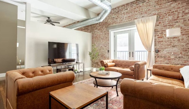 Luxury Downtown Indianapolis 1BR Historic Building Walk Everywhere