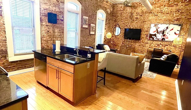 Luxury Downtown JB Condo-Designated Parking!