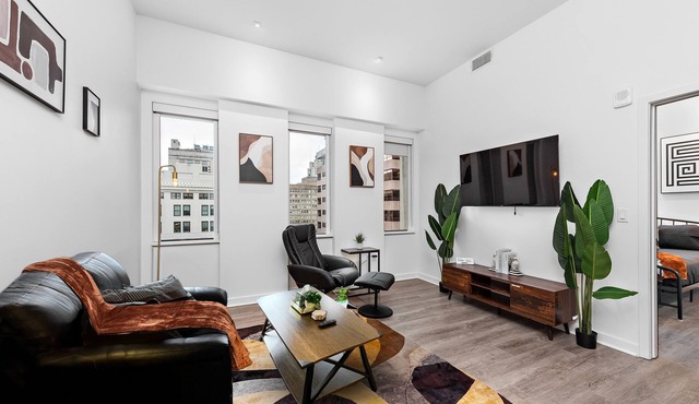 Luxury Downtown KC Condo w/Free Parking, Gym, King Bed & Massage Chair