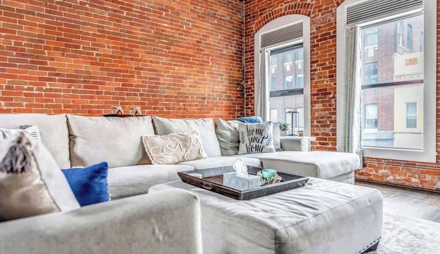 Luxury Downtown La Crosse Apartment - Sleeps 8!