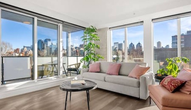 Luxury Downtown Suite | Sleeps 6 |AC| Free Parking