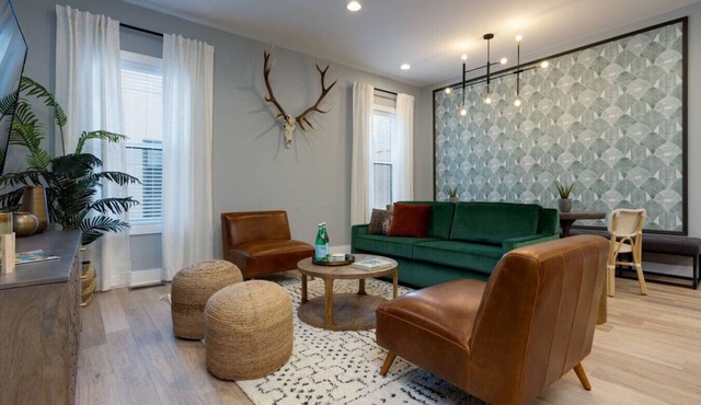 Luxury Downtown Townhome - Elevated Skyline Views