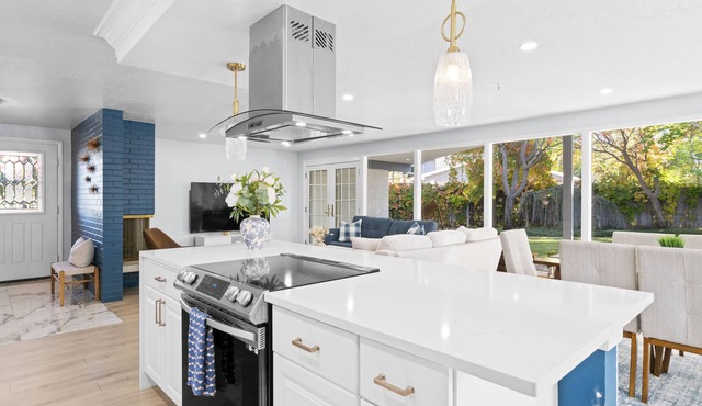 Luxury Dream Home with HOT TUBn