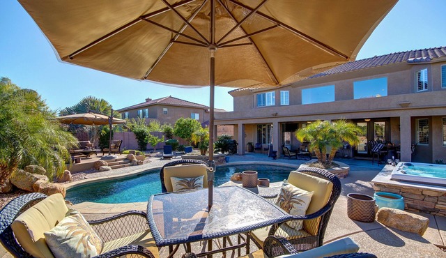 LUXURY DREAM HOME, 6 bdrm pool/hot tub, 8 flat tvs, fire pits, 5000 sq ft