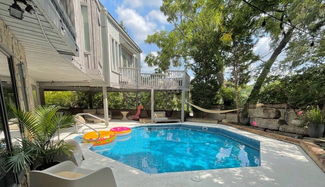 Luxury dream-house w/ private pool on The Country Club Plaza!
