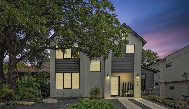 Luxury Dual-Home Retreat w/Pool in Austin’s Coveted downtown Travis Heights!