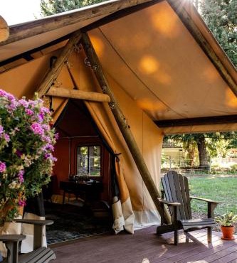 Luxury Duck Pond Glamping Hot Tub, Alpacas, Stars